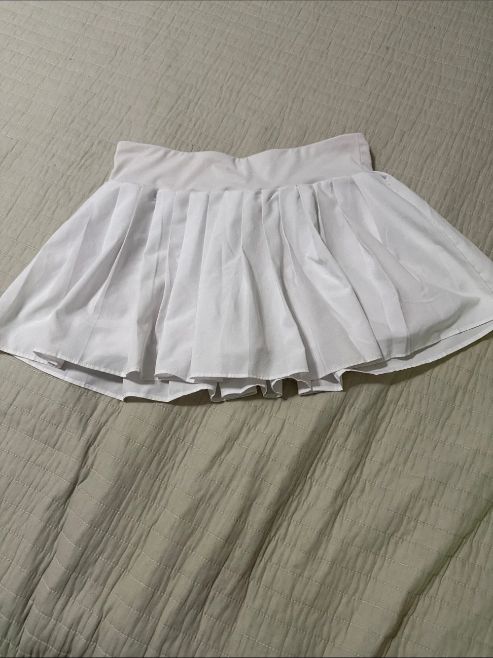 Old Navy Girls White Pleated Mini Skirt with built in shorts and pocket 14/16 XL